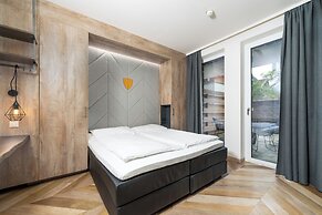 24 by AvenidA - Mountain Hotel