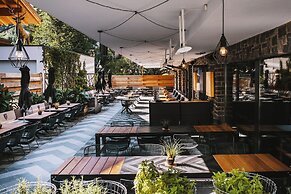 24 by AvenidA - Mountain Hotel