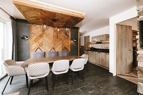 24 by AvenidA - Mountain Hotel