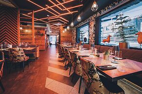 24 by AvenidA - Mountain Hotel