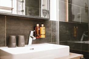 24 by AvenidA - Mountain Hotel