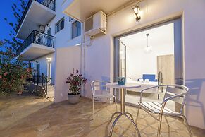 Denise Studios & Apartments