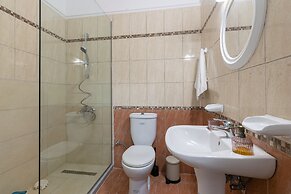 Denise Studios & Apartments