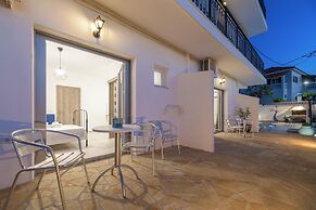 Denise Studios & Apartments