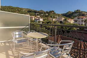 Denise Studios & Apartments