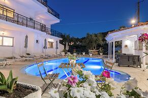 Denise Studios & Apartments