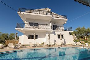 Denise Studios & Apartments