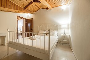 Denise Studios & Apartments