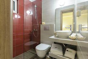 Denise Studios & Apartments