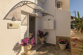 Denise Studios & Apartments