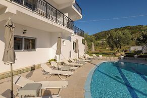 Denise Studios & Apartments