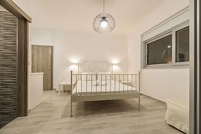 Denise Studios & Apartments