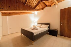 Denise Studios & Apartments