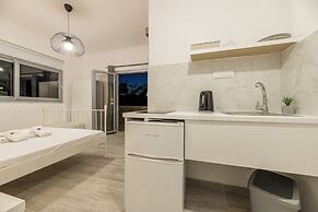 Denise Studios & Apartments