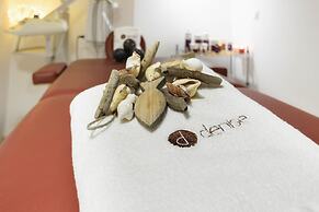 Denise Studios & Apartments