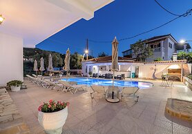 Denise Studios & Apartments