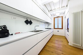 1200 Torre Donati Apartments by Mmega