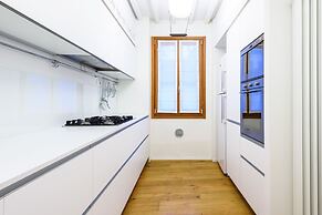 1200 Torre Donati Apartments by Mmega