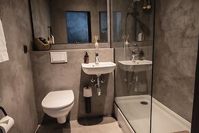 B14 Apartments & Rooms