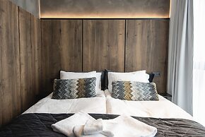 B14 Apartments & Rooms