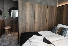 B14 Apartments & Rooms