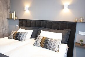 B14 Apartments & Rooms