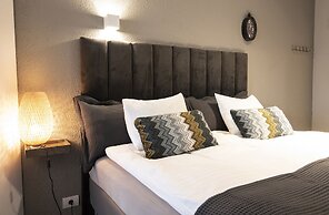 B14 Apartments & Rooms