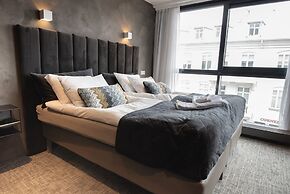 B14 Apartments & Rooms