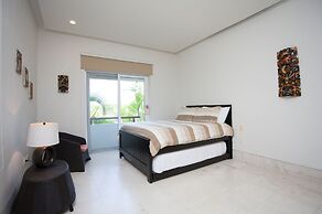 Okol Paraiso by Riviera Rentals