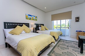 Okol Paraiso by Riviera Rentals