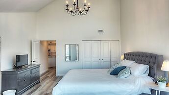 Discovery Bay Resort by KVR