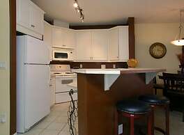 Discovery Bay Resort by KVR