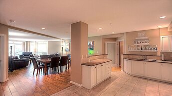 Discovery Bay Resort by KVR