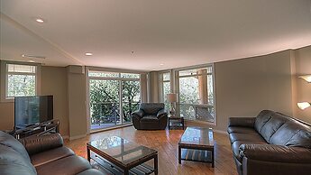 Discovery Bay Resort by KVR