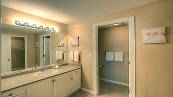 Discovery Bay Resort by KVR