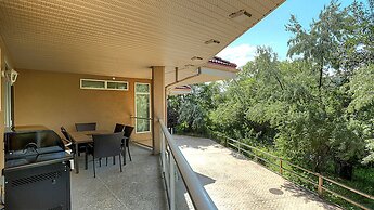 Discovery Bay Resort by KVR