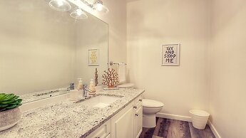 Discovery Bay Resort by KVR