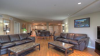 Discovery Bay Resort by KVR