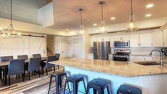 Discovery Bay Resort by KVR