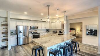 Discovery Bay Resort by KVR