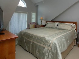 Sunset Waterfront Resort by KVR