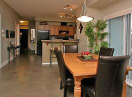 Sunset Waterfront Resort by KVR