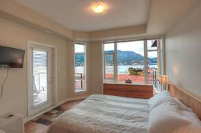 Sunset Waterfront Resort by KVR