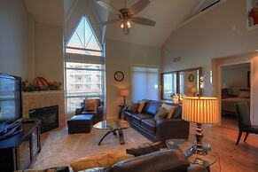 Sunset Waterfront Resort by KVR