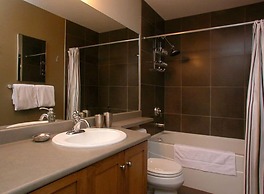 Sunset Waterfront Resort by KVR