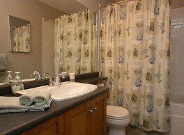 Sunset Waterfront Resort by KVR