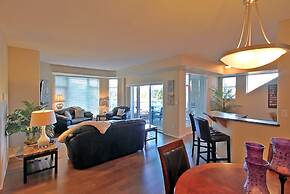 Sunset Waterfront Resort by KVR