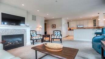 Sunset Waterfront Resort by KVR