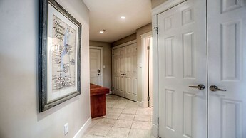 Sunset Waterfront Resort by KVR