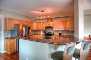 Sunset Waterfront Resort by KVR